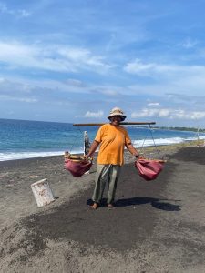 pêcheur sur la plage