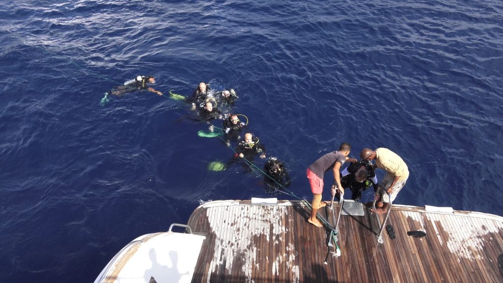 Retour sur le bateau après la plongée