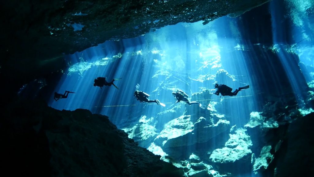 Plongée dans une cenote
