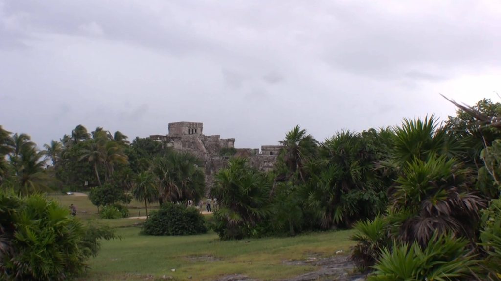 Visite d'un site aztèque